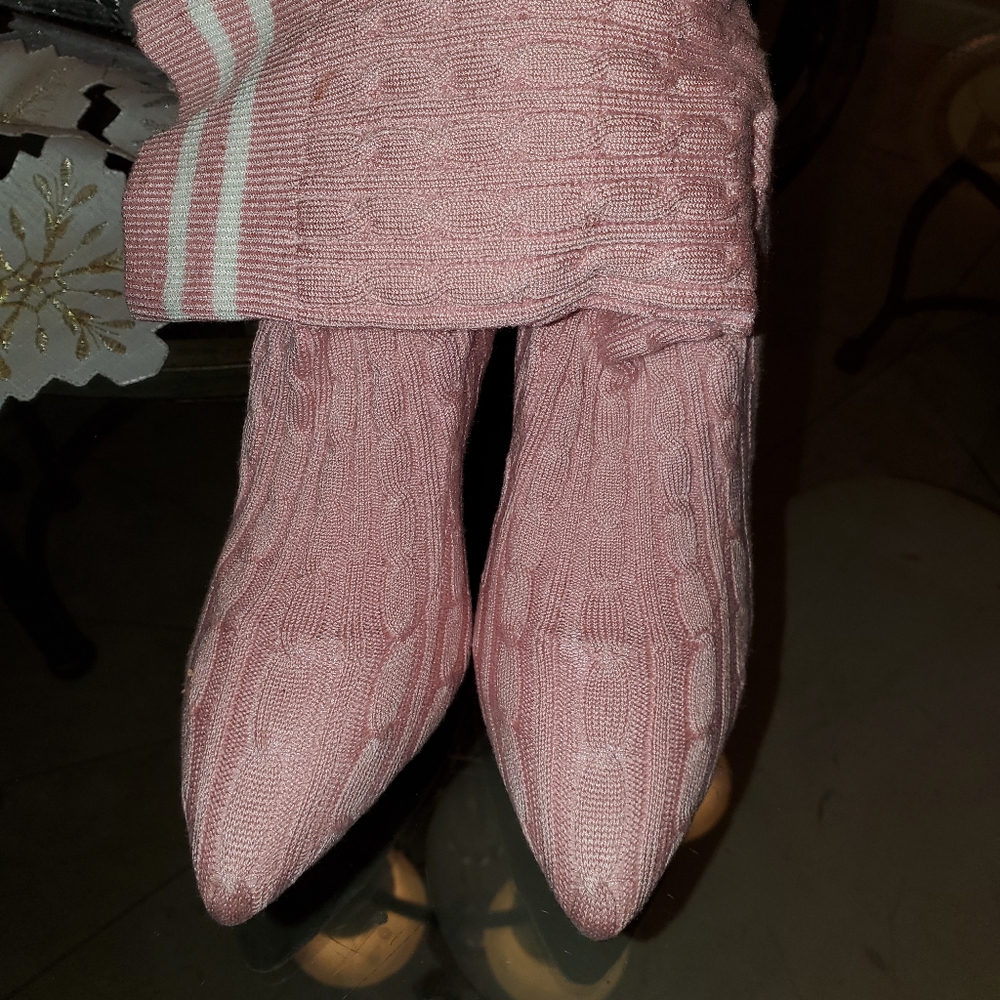 NEW Women sweater booties - pink - size 8-Narrow